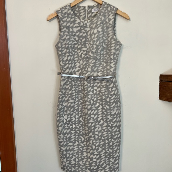 Pretty Calvin Klein - Picture 1 of 4